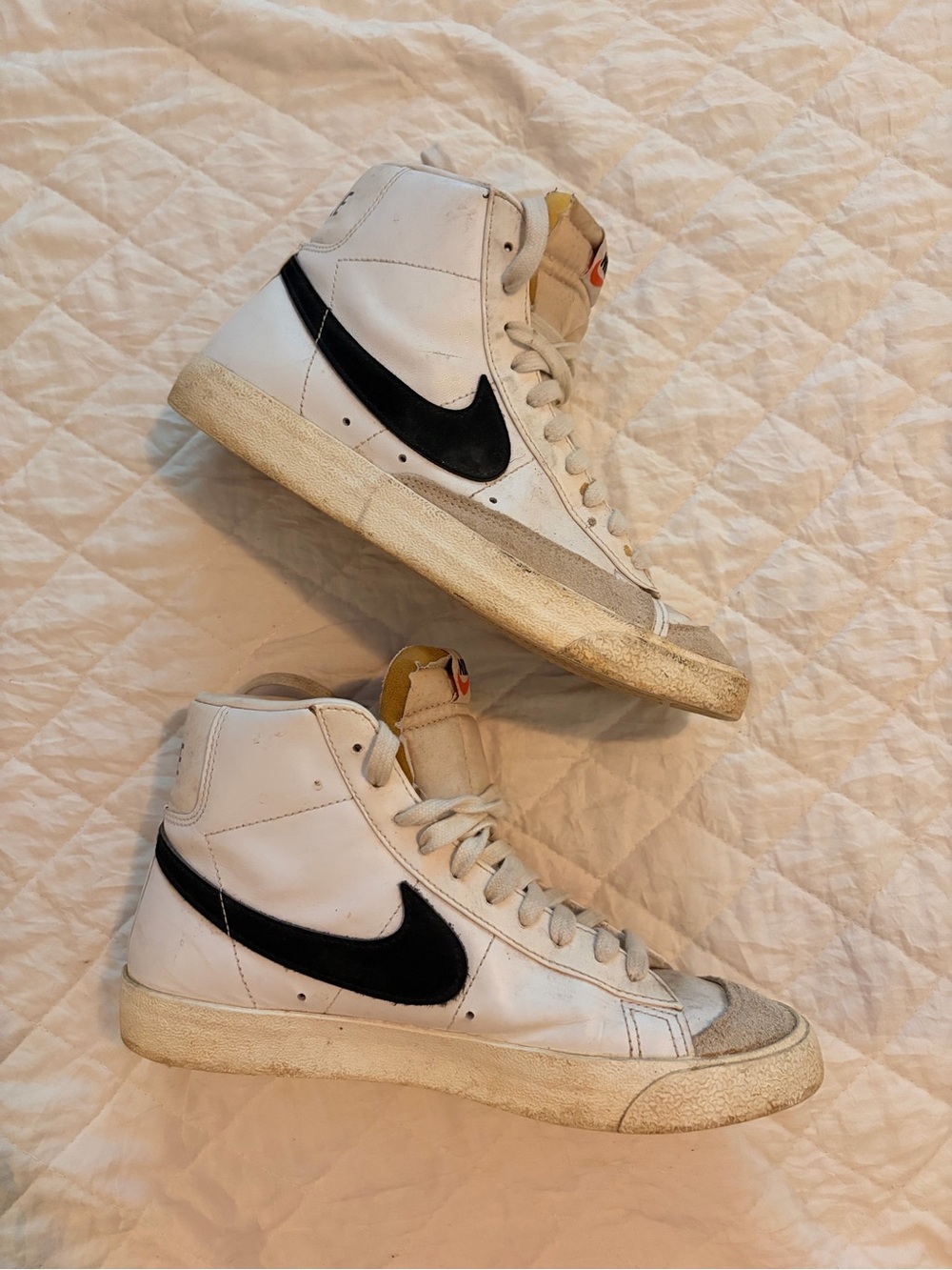 Nike Blazers 77 size 9 Women’s have not tried to clean them
